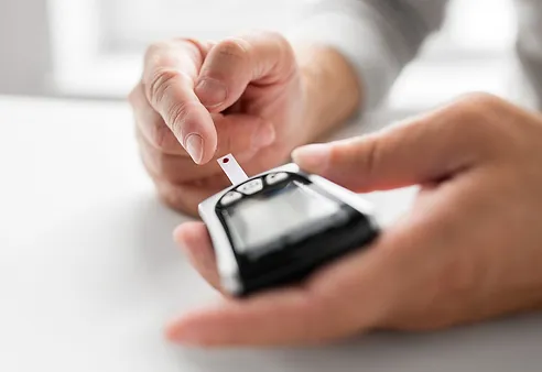 Man using glucose meter