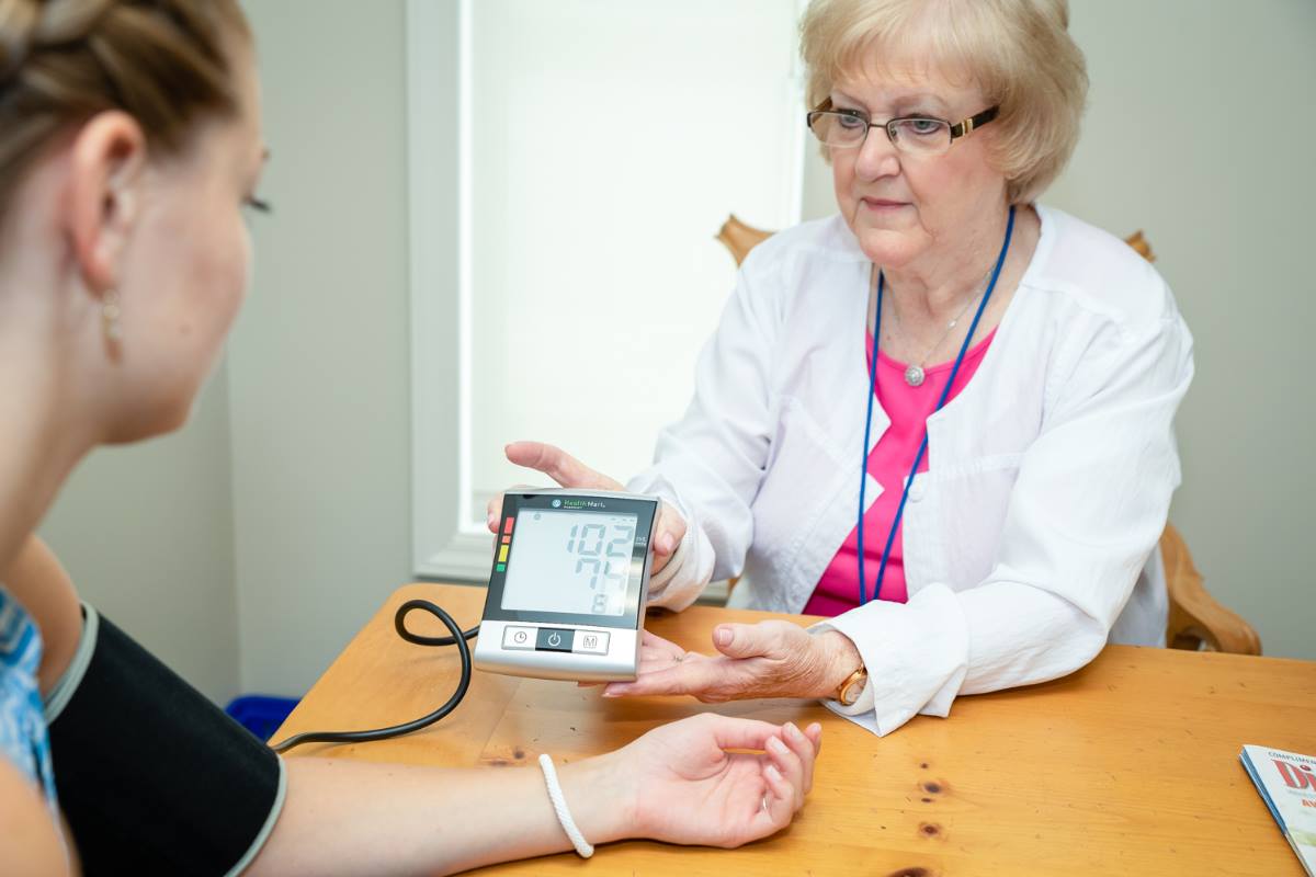 Patient consultation with nurse about diabetes care